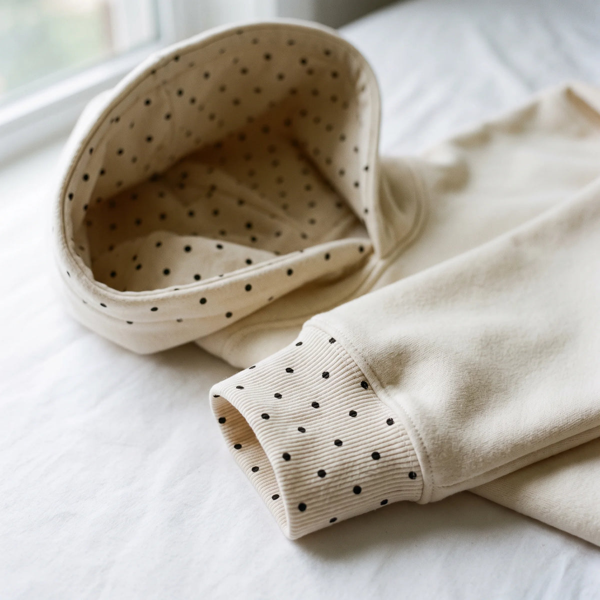 cloud-polka-dot-set-home-iwt.webp